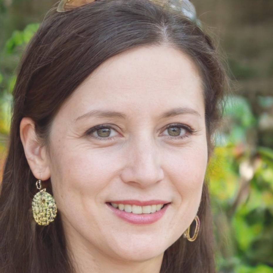 Portrait of Margot Bellrose, cash flow analysis expert